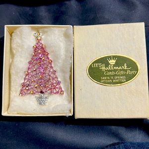 Lees hallmark pink Christmas tree broach pin